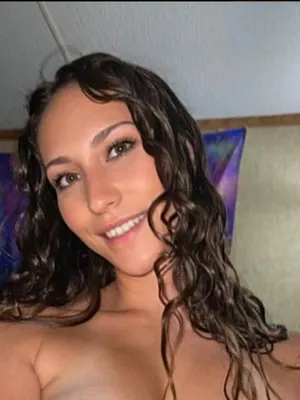 littlebrunettebaby OnlyFans